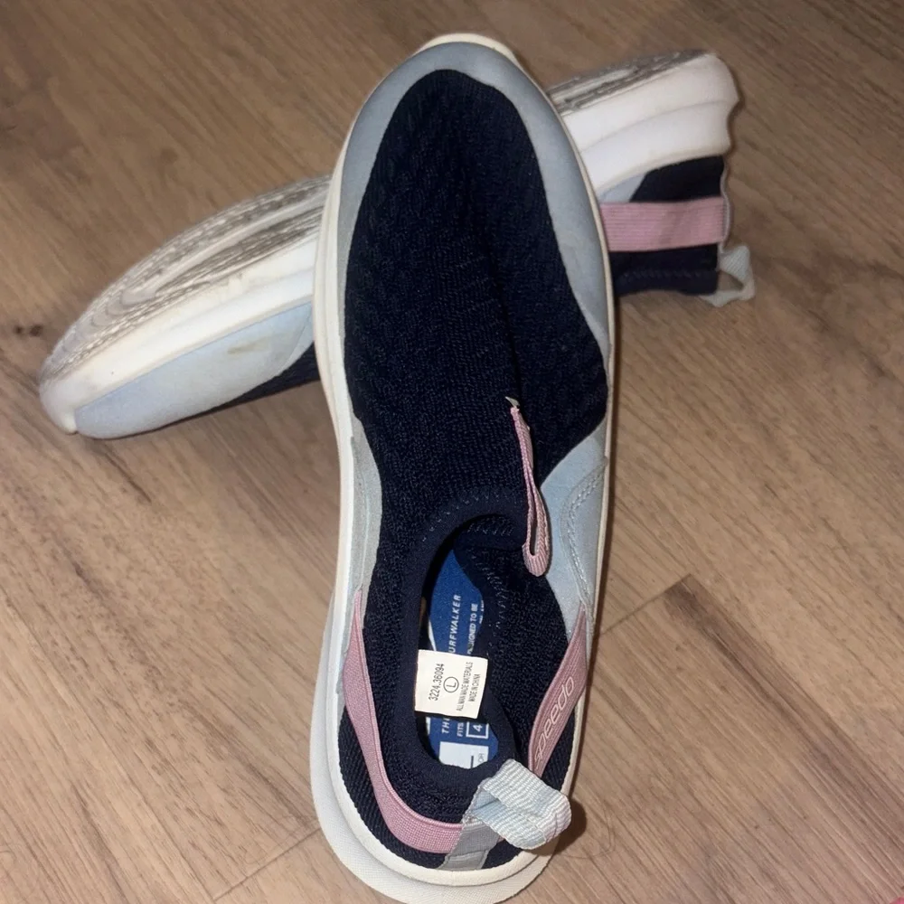 Speedo Kids Sneakers water shoes - Navy and Pink size 4/5
